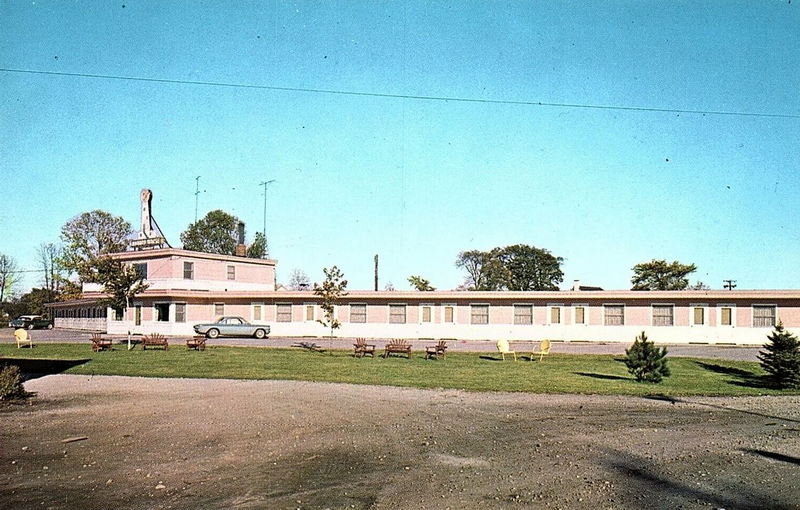 Harbor House Motel - Vintage Postcard (newer photo)